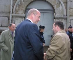 [Pierre Bédier, secrétaire d'Etat, visite les prisons lyonnaises]