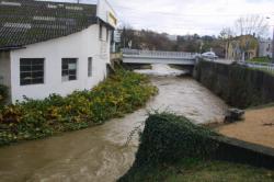 [Inondations dans le Rhône : l'Yseron en crue à Oullins]