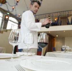 [Mathieu Viannay dans son restaurant de l'avenue Foch]