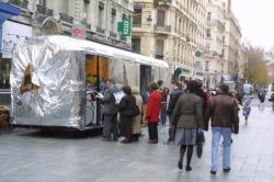 [7e Biennale d'art contemporain de Lyon (2003). Les bus de "L'Art sur la place"]