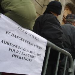 [File d'attente devant la succursale lyonnaise de la banque de France]