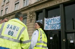 [Sit-in des ambulanciers du SMUR aux Hospices civils de Lyon]