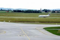 [Les pistes de l'aéroport Saint-Exupéry]