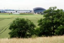 [Les pistes de l'aéroport Saint-Exupéry]