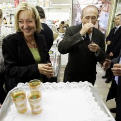 [Visite de Gérard Collomb au marché du Ramadan, place Bahadourian]