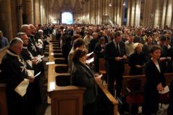 [Décès du souverain pontife Jean-Paul II : messe à la cathédrale Saint-Jean]