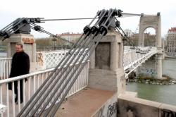 [La Passerelle du Collège sur le Rhône]