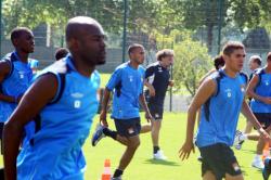 [Les joueurs de l'Olympique lyonnais au centre d'entrainement de Tola-Vologe]