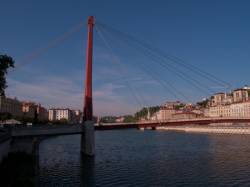 La Passerelle du Palais de justice, quai des Célestins