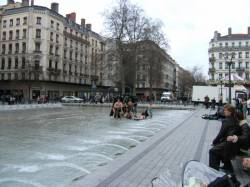 Baignade dansante, place de la République