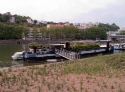 Une Péniche, quai Rambaud