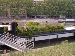 Une Péniche, quai Rambaud