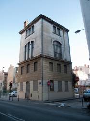 Immeuble, à l'angle des rues Chaponnay et de Créqui