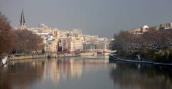 Quai de Saône, vue du quai Fulchiron. Passerelle Saint-Georges