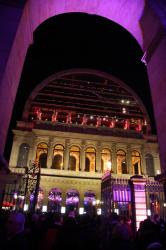 Fête des Lumières 2010 : façade de l'Opéra de Lyon depuis la cour de l'Hôtel de ville