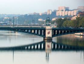 Quai du Rhône. Pont de l'Université, pont Gallieni