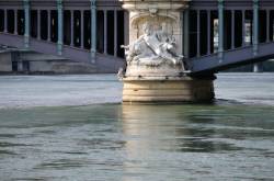 Le pont La Fayette. 3/4