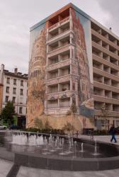 Place Mendès-France : fresque "La Tour de Babel" de Nicolas de Crécy