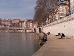 Pont de la Feuillée vu depuis le bas-port de la Pêcherie