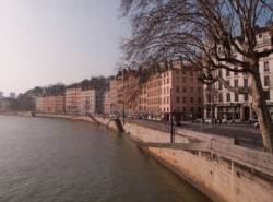 Quai Saint-Vincent vu depuis la passerelle Saint-Vincent