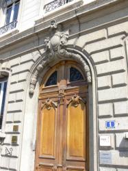 Immeuble de l'avenue de Grande-Bretagne : porte cochère