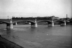 [Le Pont de Perrache SNCF]