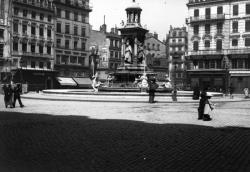 [La Place des Jacobins]