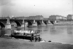 [Le Pont de la Guillotière]