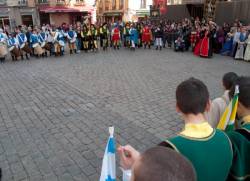 Fête des Pennons sur la place Saint-Jean