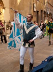 Fête des Pennons dans la rue de Gadagne