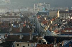 Vue du toit de l'Hôtel-Dieu, en fond la cathédrale Saint Jean