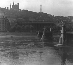 Lyon, le palais de Justice et la basilique de Fourvière