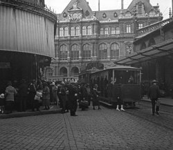 Le Palais de la Bourse par la rue Grolée