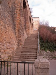 Le Fort Saint-Laurent depuis la rue Magneval