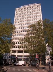 La Tour de la Banque Populaire depuis la rue Garibaldi