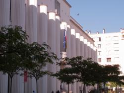 L'Hôtel de ville vu depuis la place Lazare-Goujon