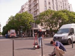 L'équipe du projet "Utopies Réalisées" sur l'avenue Aristide-Briand