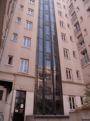 La verrière de l'escalier d'un des Gratte-Ciel vu depuis la rue Michel-Servet