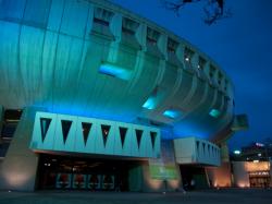 L'Auditorium Maurice-Ravel avec éclairage nocturne