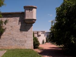 Le Fort Montluc vu depuis la rue Jeanne-Hachette