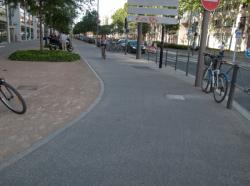 Rue de la Villette : piste cyclable et cyclistes