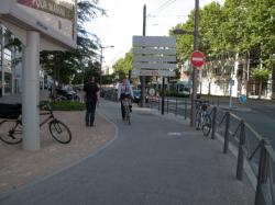 Rue de la Villette : piste cyclable et cyclistes