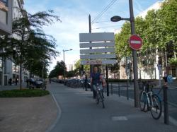 Rue de la Villette : piste cyclable et cyclistes