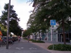 Rue de la Villette : piste cyclable et cyclistes