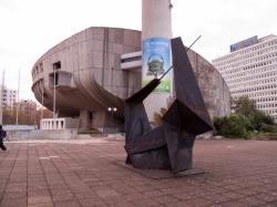 Dalle piétonne de la Part-Dieu : "Structure", de Costa Coulentianos (1978)