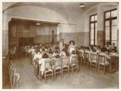 [Internat primaire rural de Villeurbanne vers 1934, la cantine scolaire]