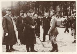 [Le maréchal Pétain et le général Huntziger à Lyon, en novembre 1940]