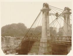 [Le pont du Midi dynamité en septembre 1944 (actuellement pont Kitchener-Marchand)]