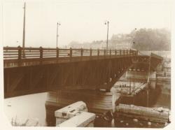 [Pont de la Mulatière partiellement détruit par la guerre]