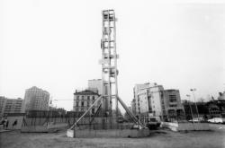 ["LyonNéon, tour lumière cybernétique de Lyon", sculpture de Nicolas Schöffer (1988)]